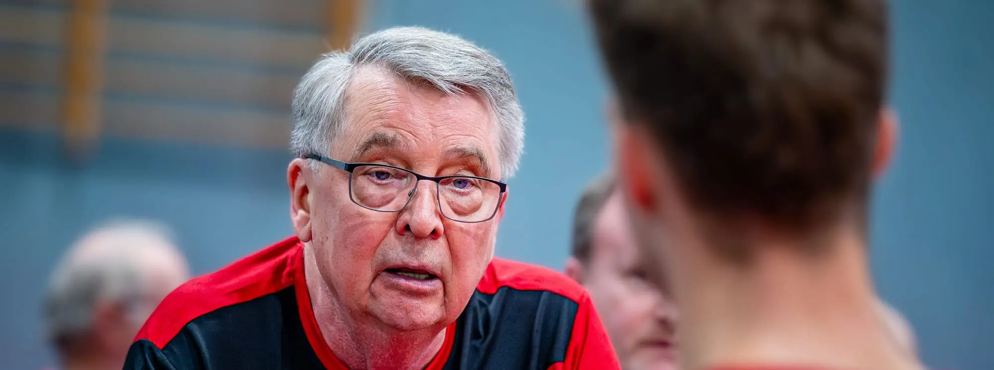 Bremen hold on to second as Hampl bows out